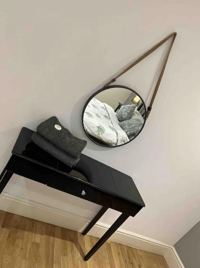 One Bed Near The River Thames. London
