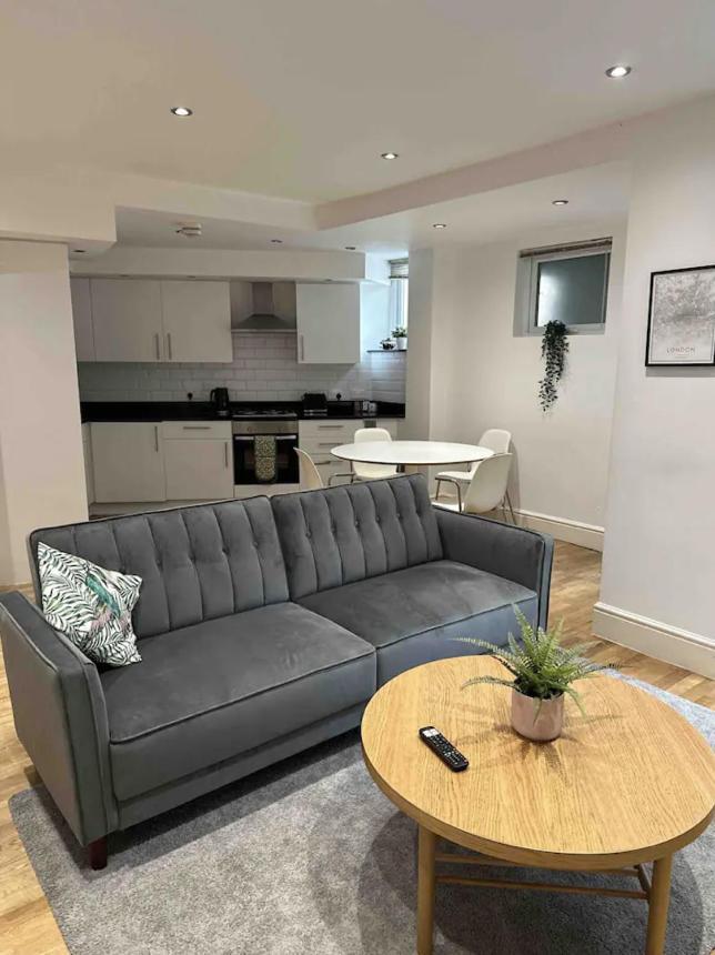 One Bed Near The River Thames.