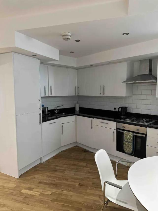 One Bed Near The River Thames.