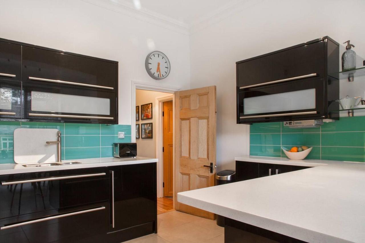 Apartment Bright & Spacious Modern 2 Bedroom London
