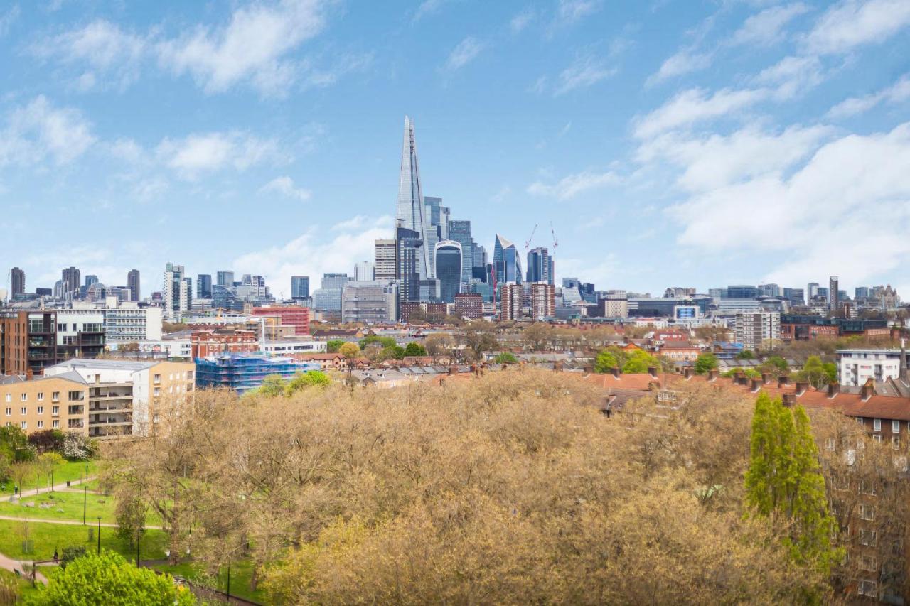 Modern Flat Wbalcony & View, East * London