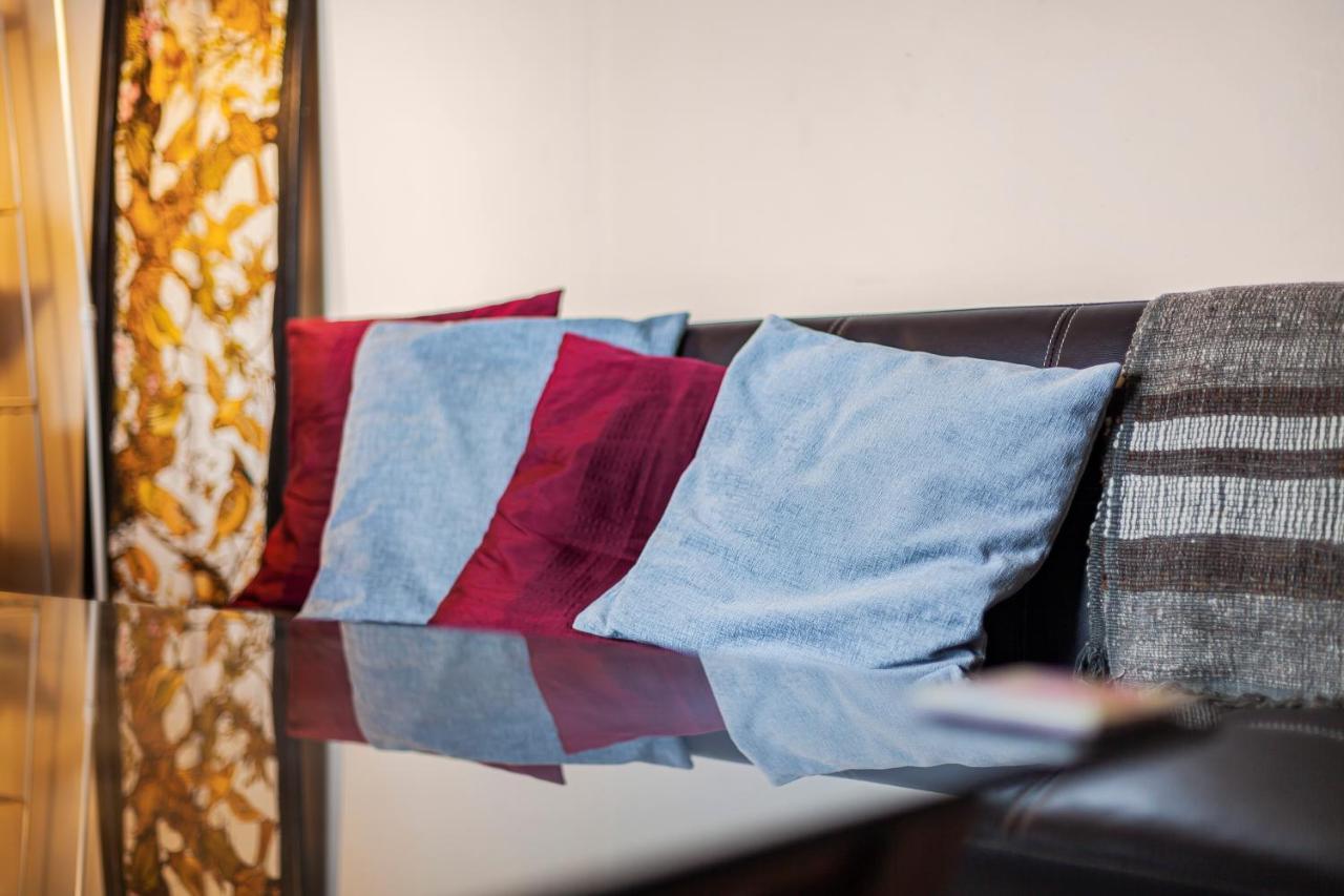 Modern Flat Wbalcony & View, East * London