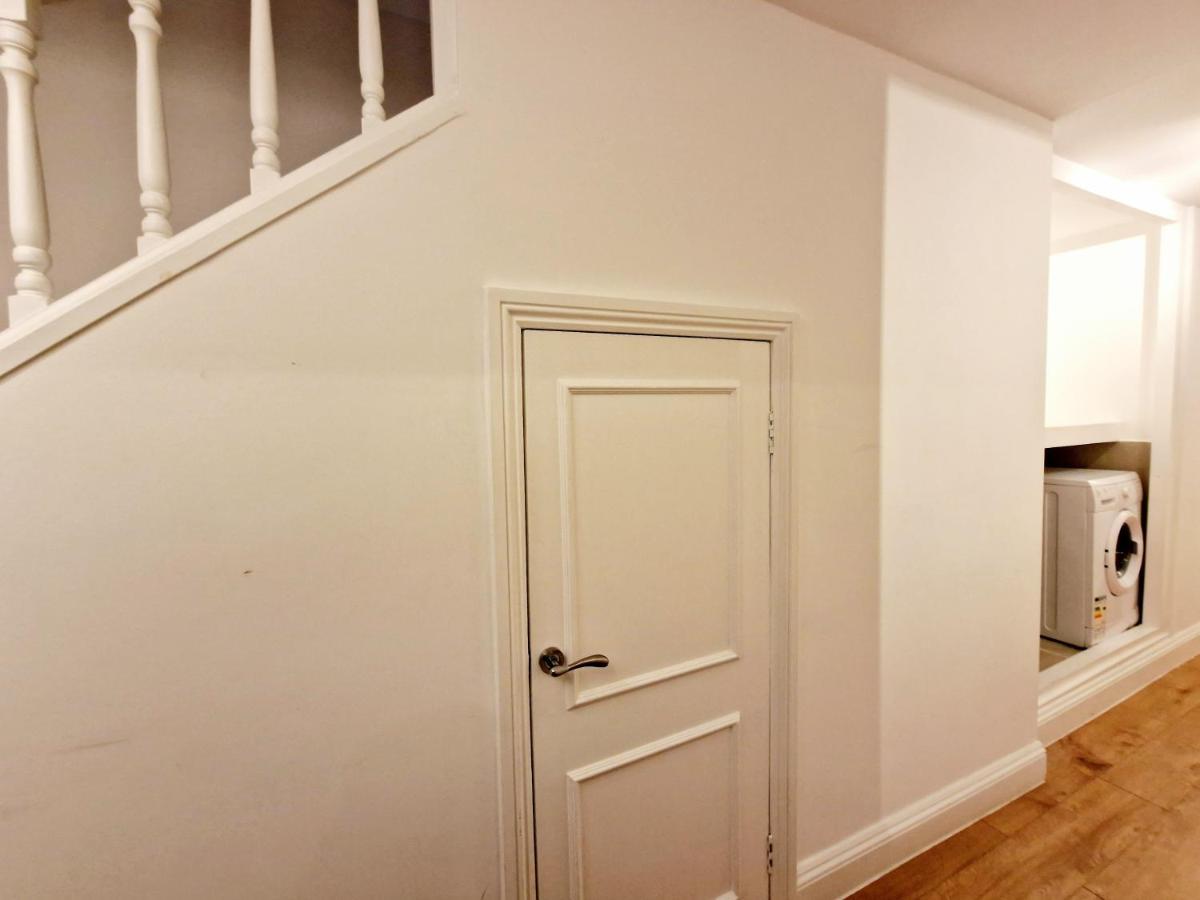 Stunning Hyde Park Home, Ground Floor Maisonette, Duplex, Near Tube Metro Stations * Londres