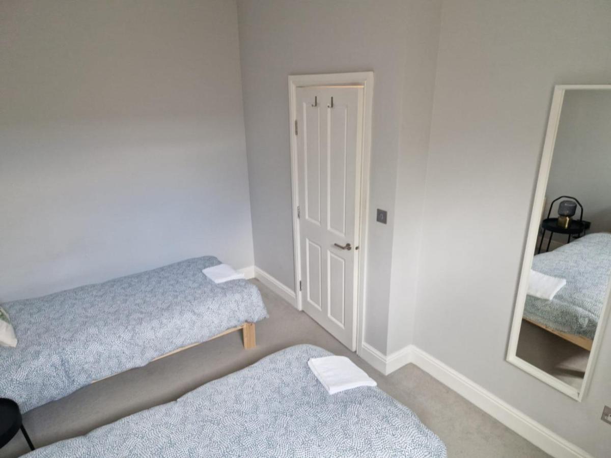 Wonderful 3 Bed Flat With Private Garden In Wimbledon - 1 The Queens Londres