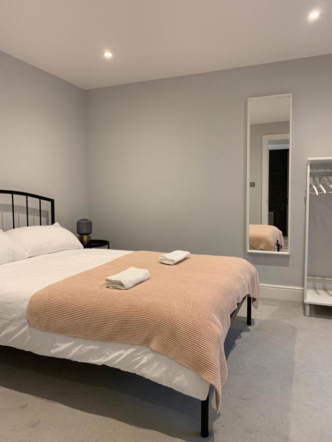 Wonderful 3 Bed Flat With Private Garden In Wimbledon - 1 The Queens *