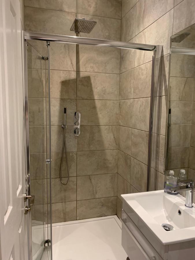 Wonderful 3 Bed Flat With Private Garden In Wimbledon - 1 The Queens