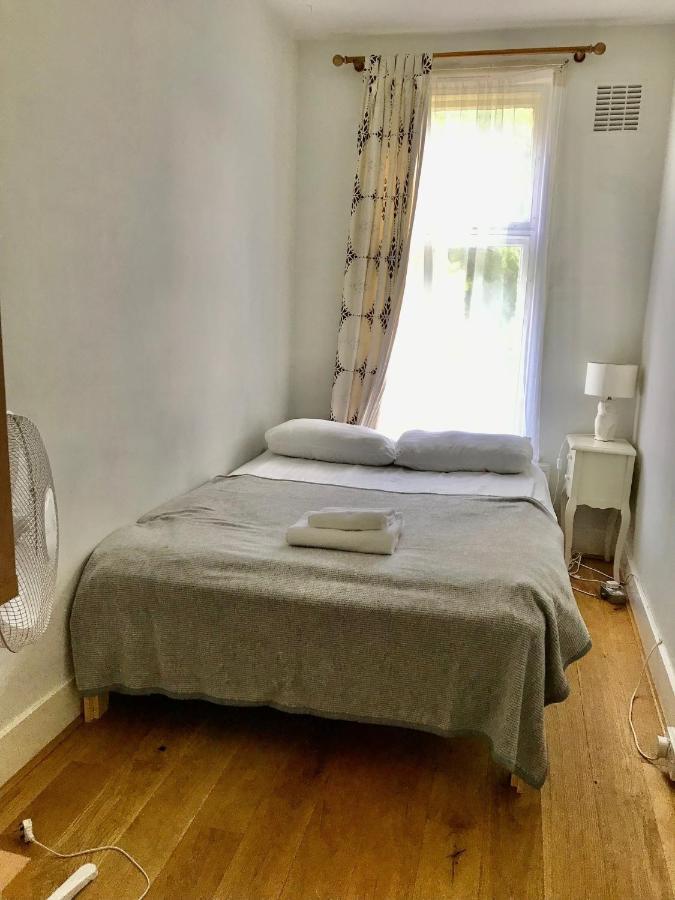 Spacious 3 Bed Flat In South West Appartement Londres