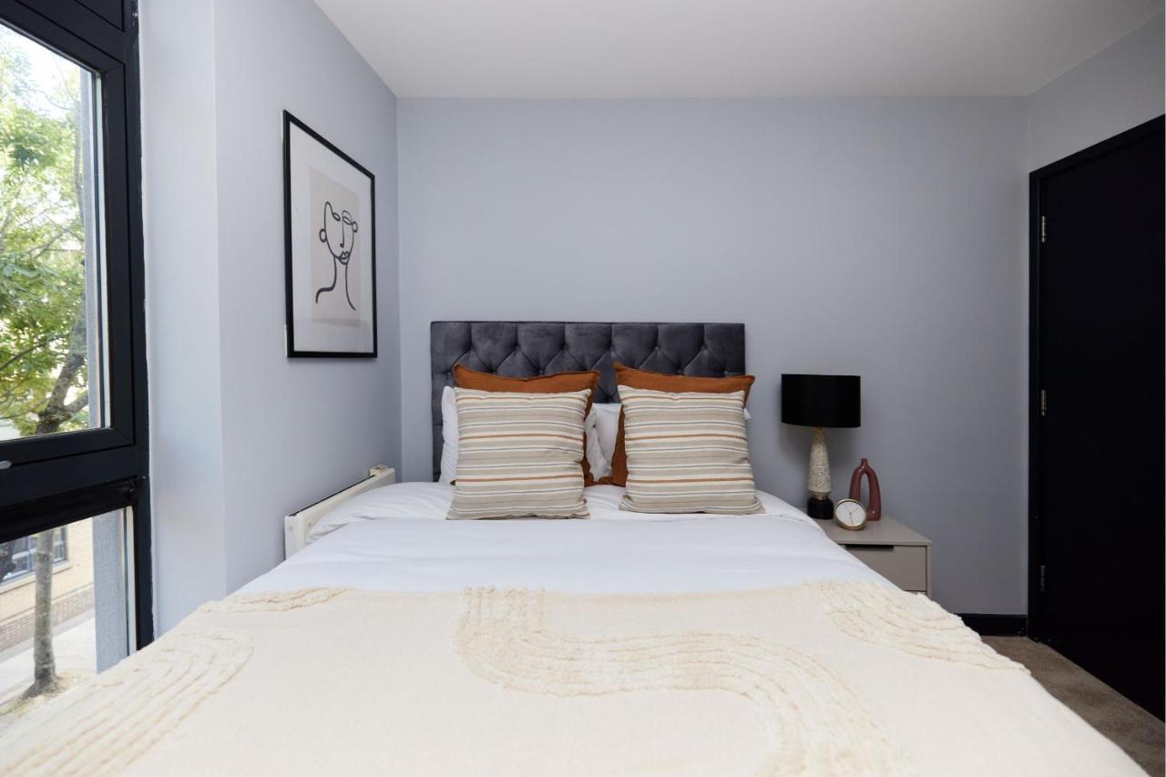 The Whitechapel Place - Stunning 2bdr Flat With Balcony *