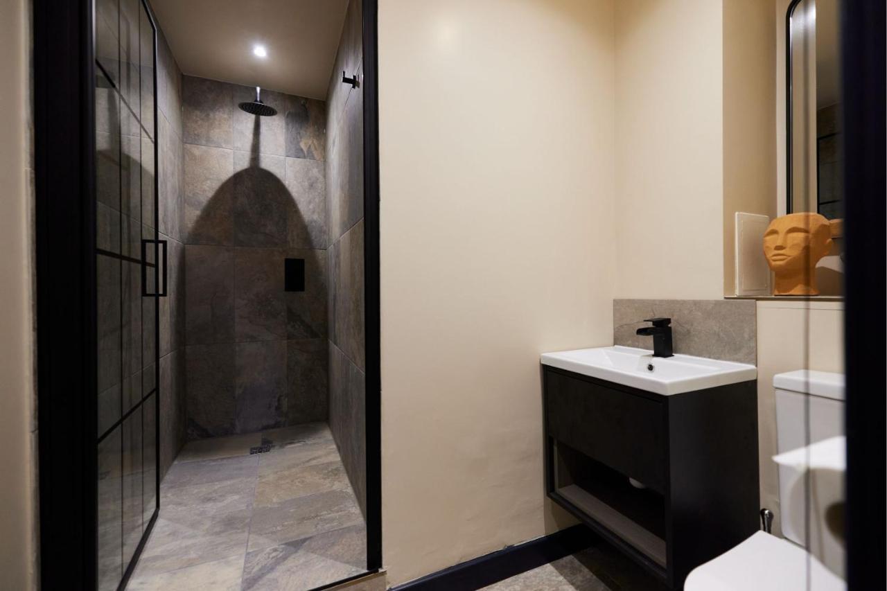 The Whitechapel Place - Stunning 2bdr Flat With Balcony