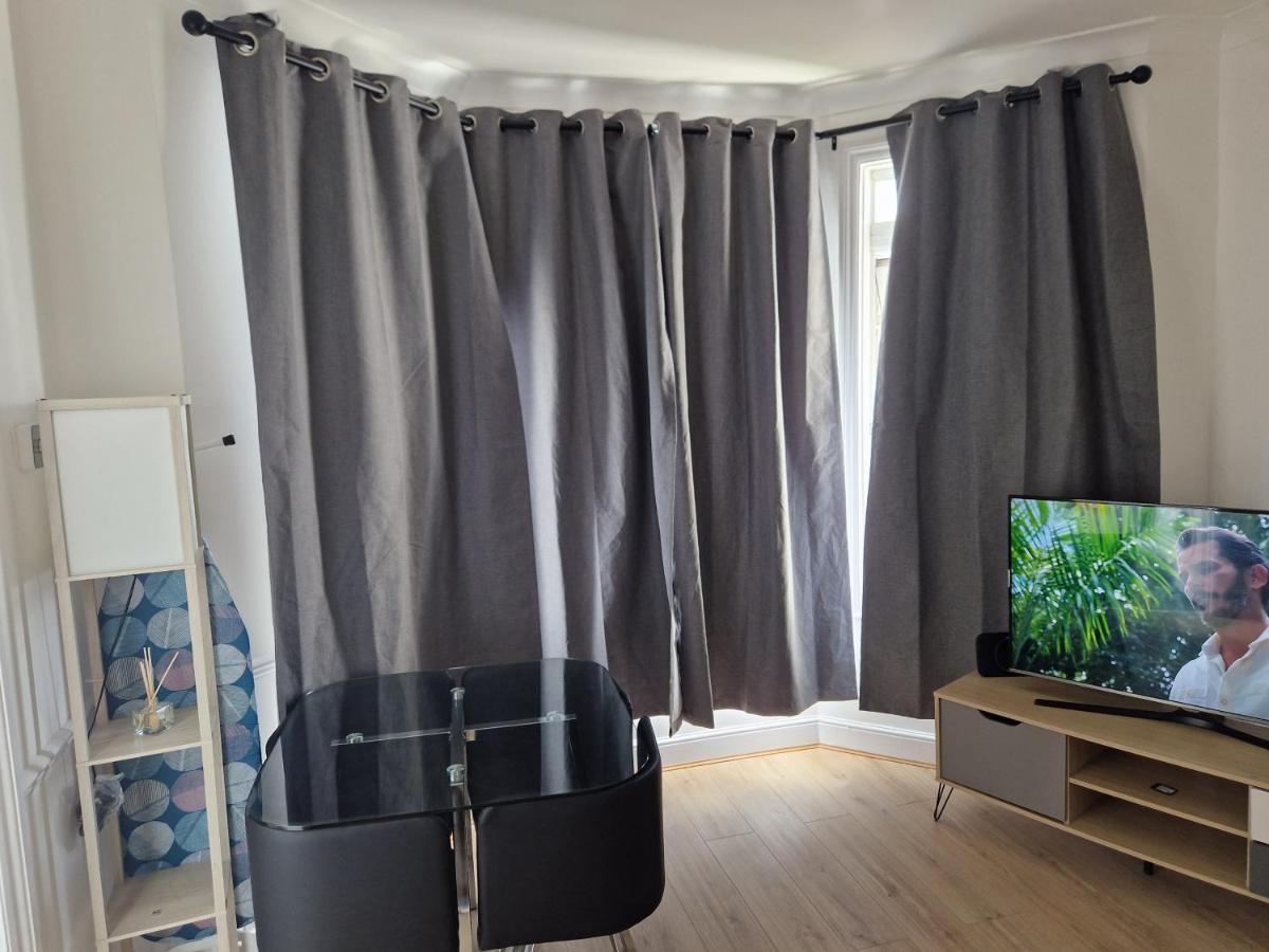 A Lovely One Bedroom In Hither Lane Apartamento *