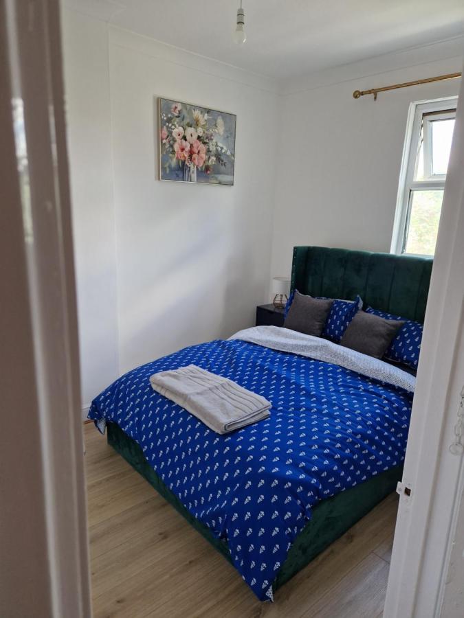 A Lovely One Bedroom In Hither Lane Apartamento