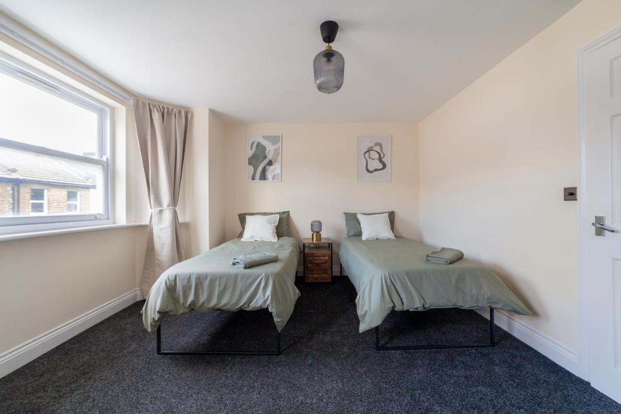 Arte Serviced Stratford - 3 Bedrooms 2 Bathrooms London, Stratford, Maryland, Free Parking, Garden, Weekly Or Monthly - Up To 8 Guests Casa de Férias Londres
