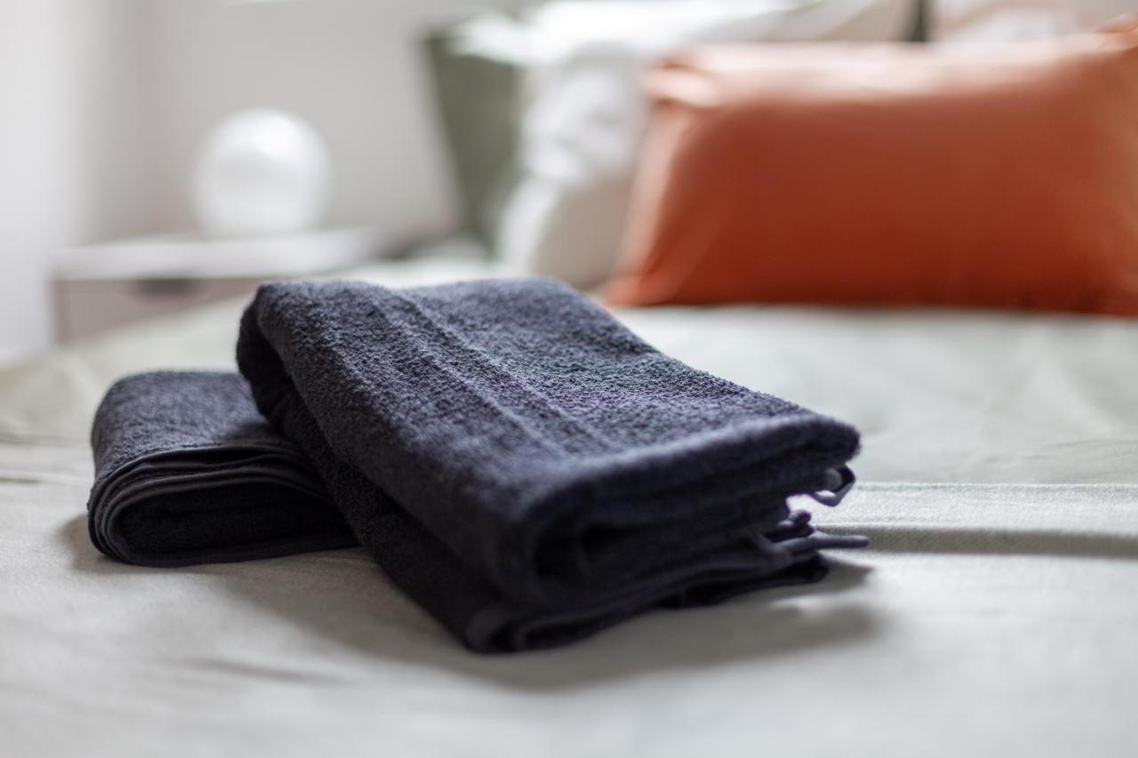 Arte - 3-bed 3-bath Nordic Style Minimalistic Flat, Hackney Downs Station 2 Min Walk, Great Location, Parking, Weekly Or Monthly Stays, Serviced - 6 People *
