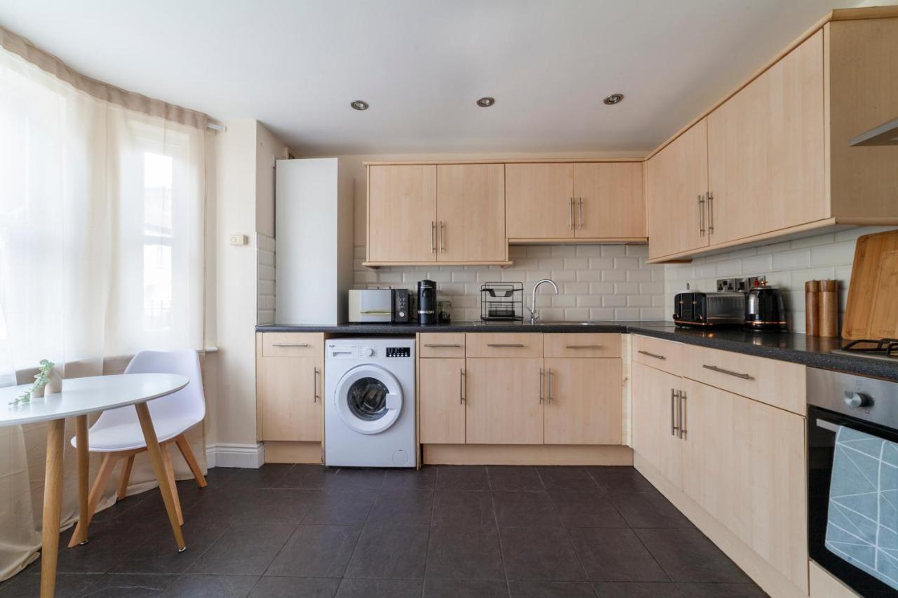 Arte Serviced Stratford - 3 Bedrooms 2 Bathrooms London, Stratford, Maryland, Free Parking, Garden, Weekly Or Monthly - Up To 8 Guests Casa de Férias *