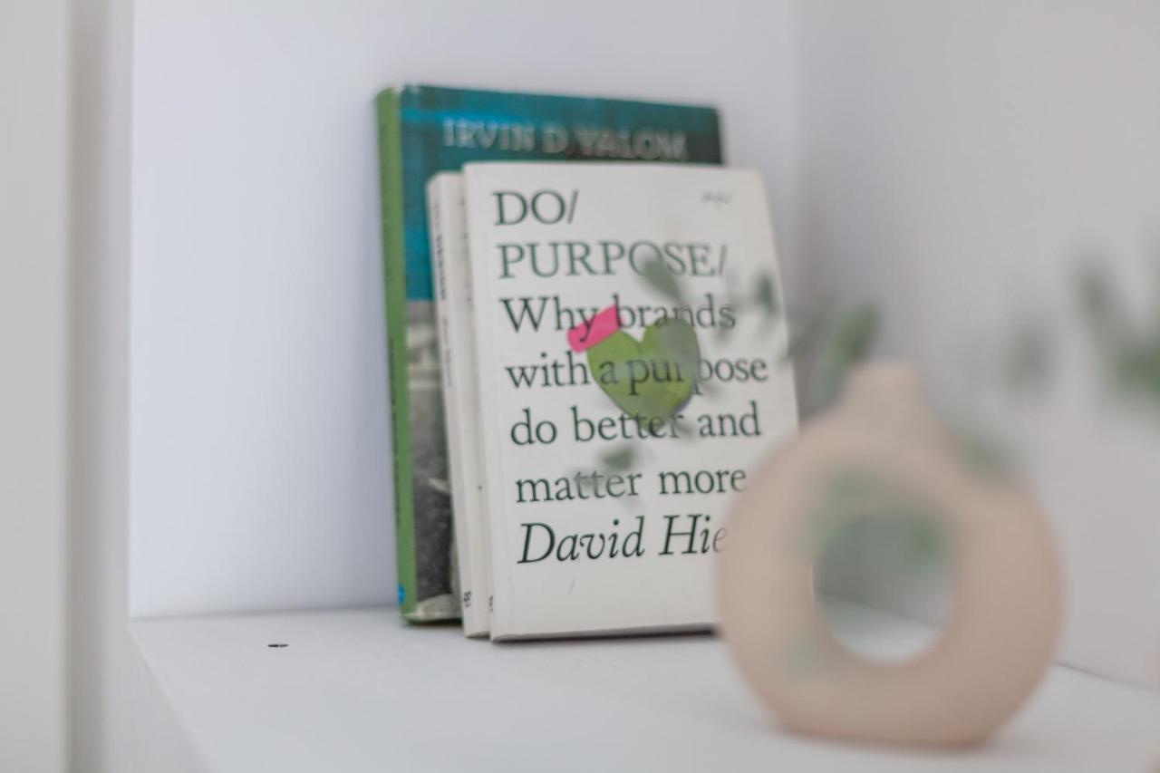 Apartment Arte - 3-bed 3-bath Nordic Style Minimalistic Flat, Hackney Downs Station 2 Min Walk, Great Location, Parking, Weekly Or Monthly Stays, Serviced - 6 People