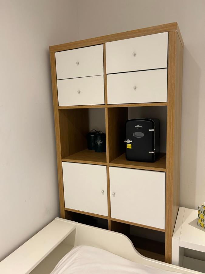 Beautiful Double In A Location Next To Various Tube Stations With Breakfast And Yoga Options Available On Site Londres
