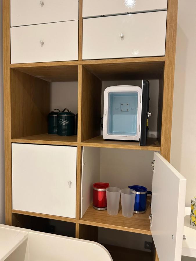 Quarto em Acomodações Particulares Beautiful Double In A Location Next To Various Tube Stations With Breakfast And Yoga Options Available On Site Londres