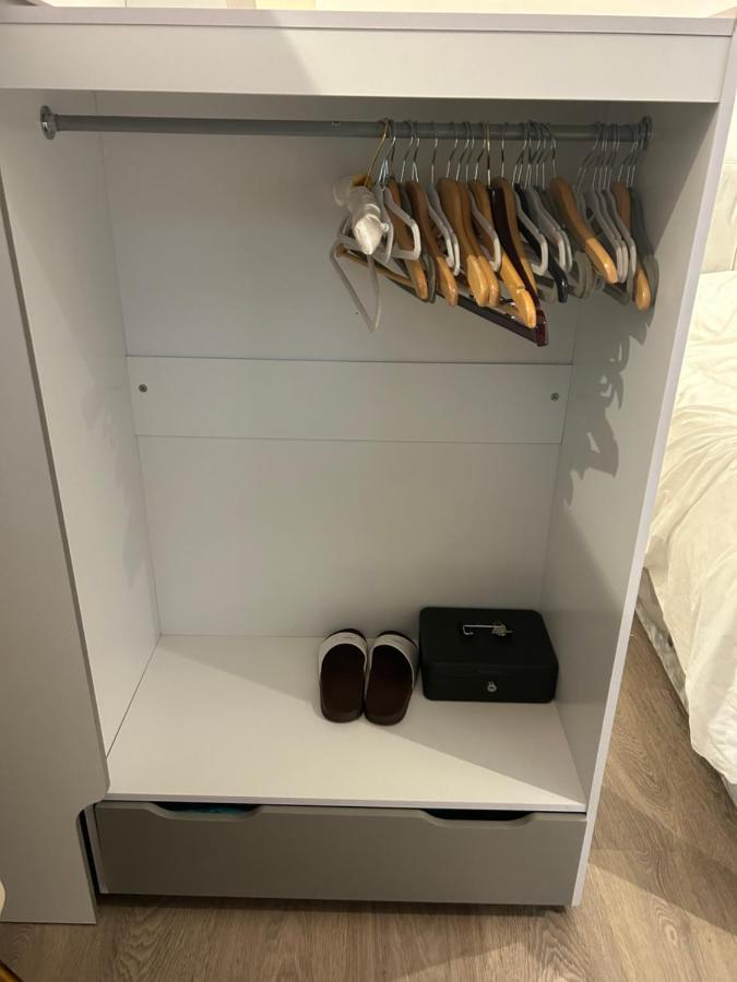 Beautiful Double In A Location Next To Various Tube Stations With Breakfast And Yoga Options Available On Site Quarto em Acomodações Particulares Londres
