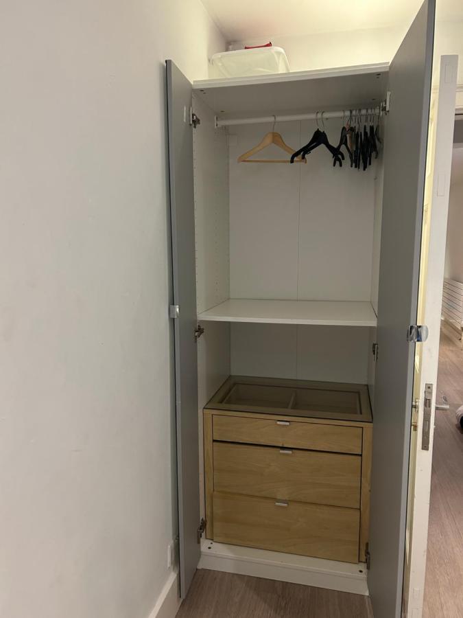 Beautiful Double In A Location Next To Various Tube Stations With Breakfast And Yoga Options Available On Site Quarto em Acomodações Particulares *