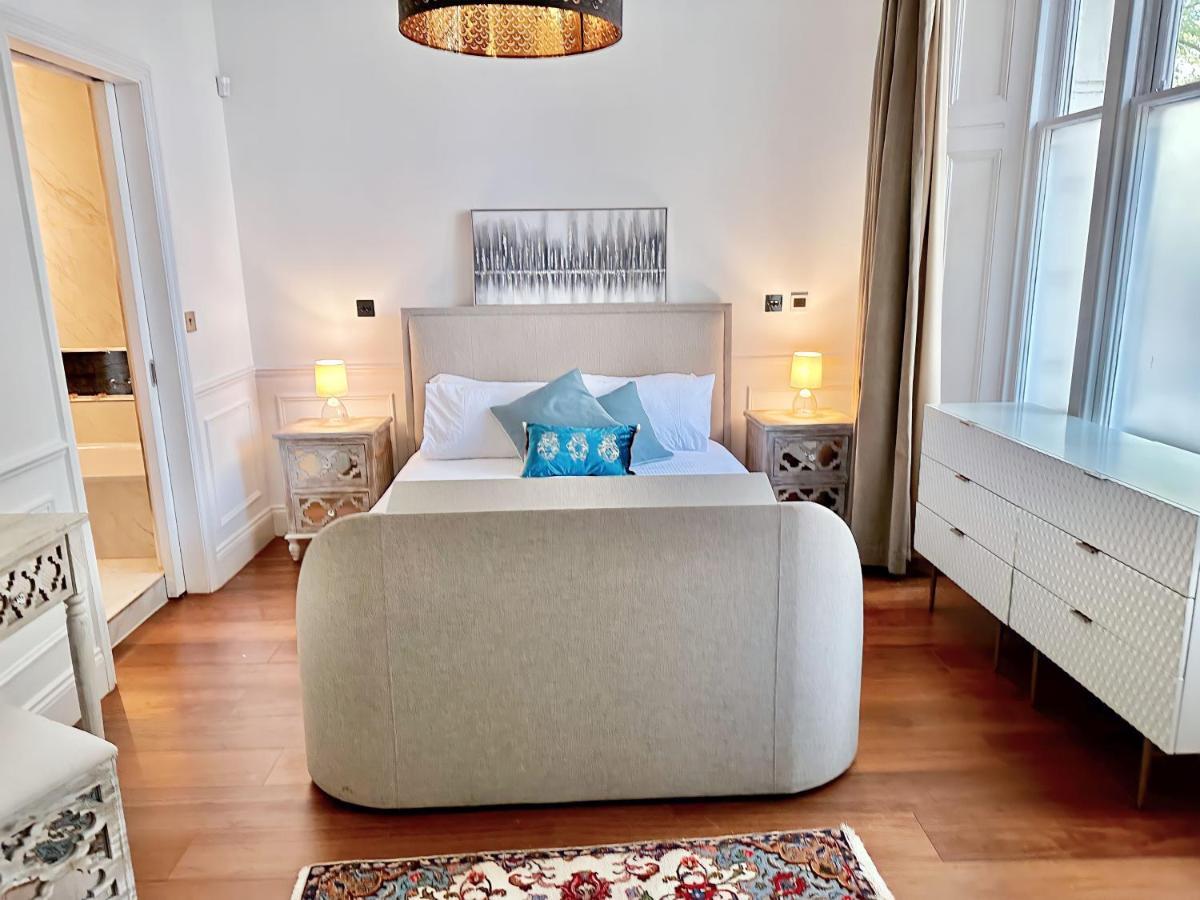 Luxurious 2-bedroom, 2-bathroom Paddington Retreat With En-suite Tv Bed Apartment London