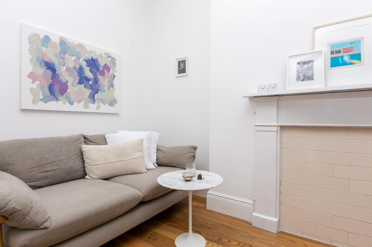 Apartment Light Filled With View Of Regents Park