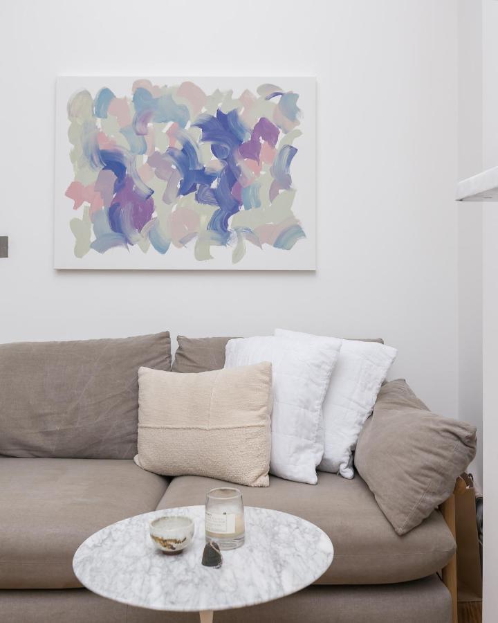 Light Filled With View Of Regents Park Apartment *
