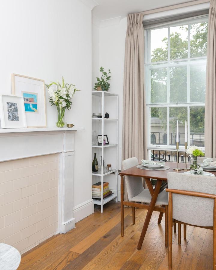 Apartment Light Filled With View Of Regents Park