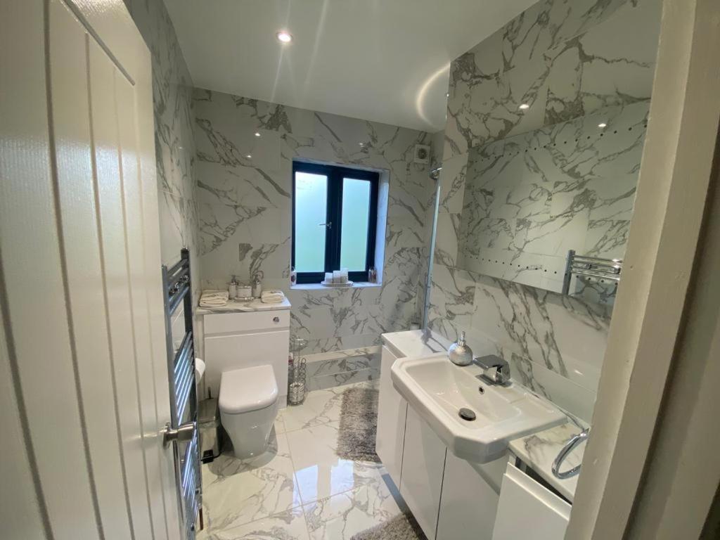 Twin/king Private Bedrooms In Beautiful Homestay With Private Parking * Londres