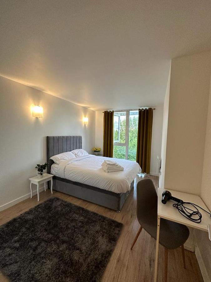 Luxury Modern 1 Bedroom With Balcony *
