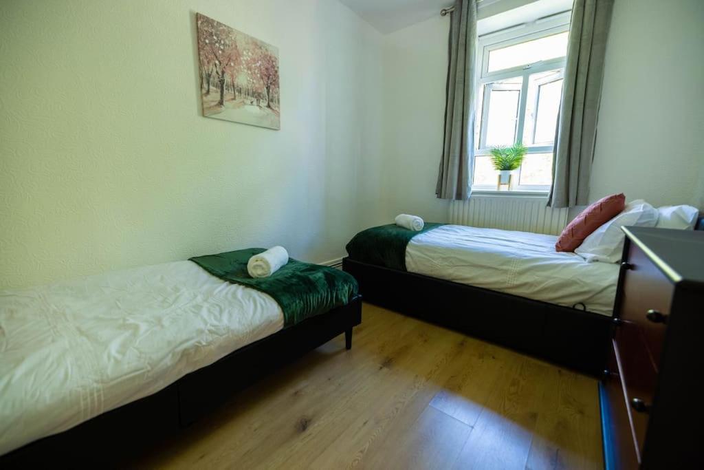 Pristine 3 Beds Hackney E9 Apartment London