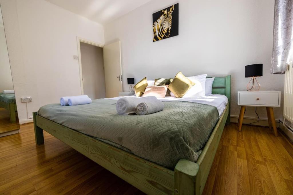 Pristine 3 Beds Hackney E9 *