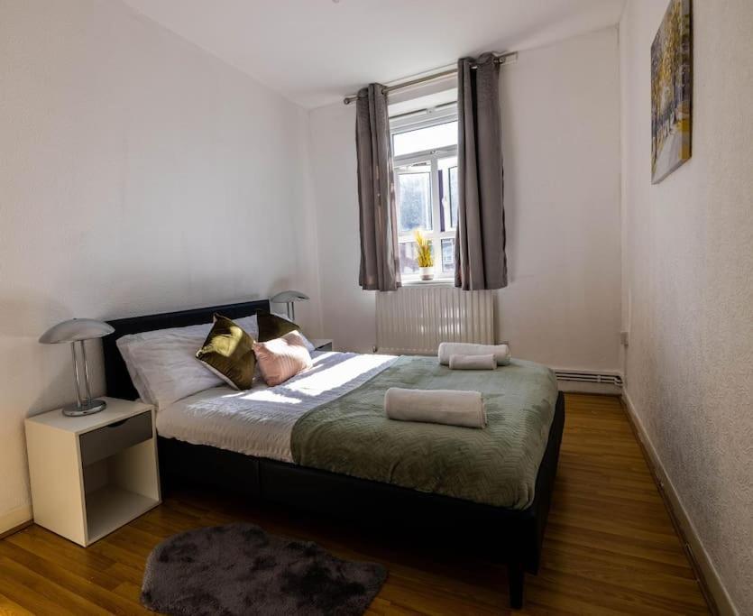 Pristine 3 Beds Hackney E9 Apartment *