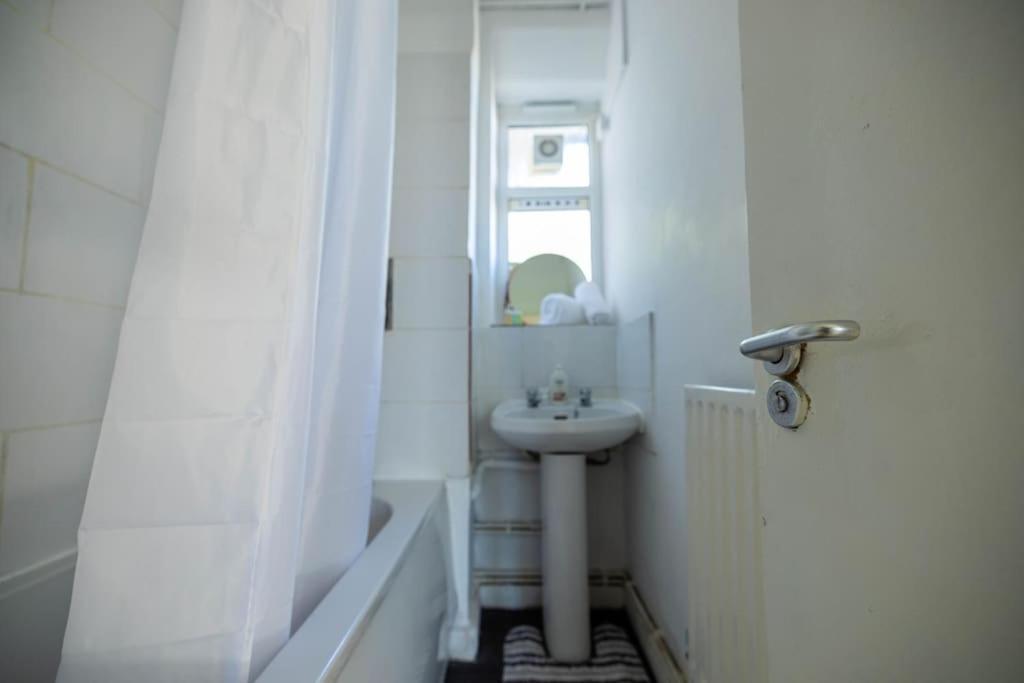 Pristine 3 Beds Hackney E9 Apartment