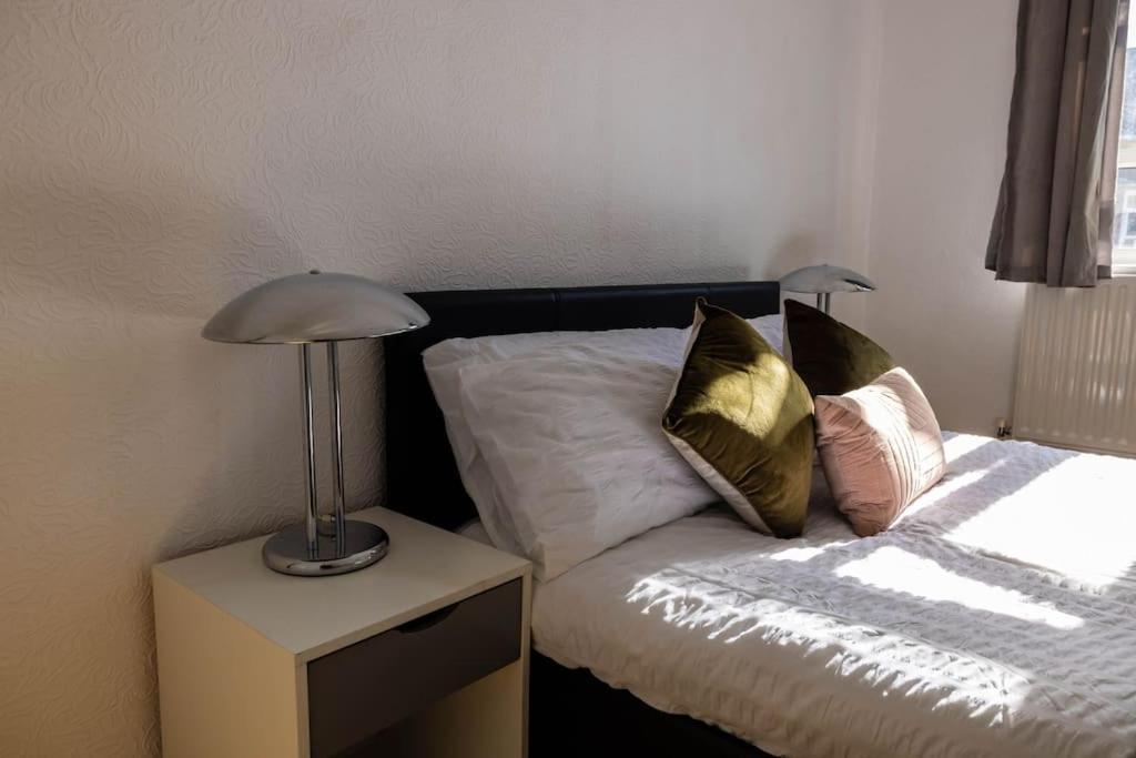 Pristine 3 Beds Hackney E9 *