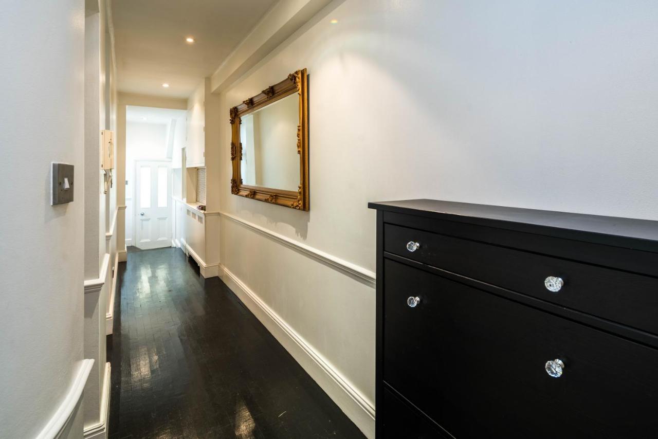 Spacious 1 Bedroom / Gloucester Road / Harrods Appartement Londen