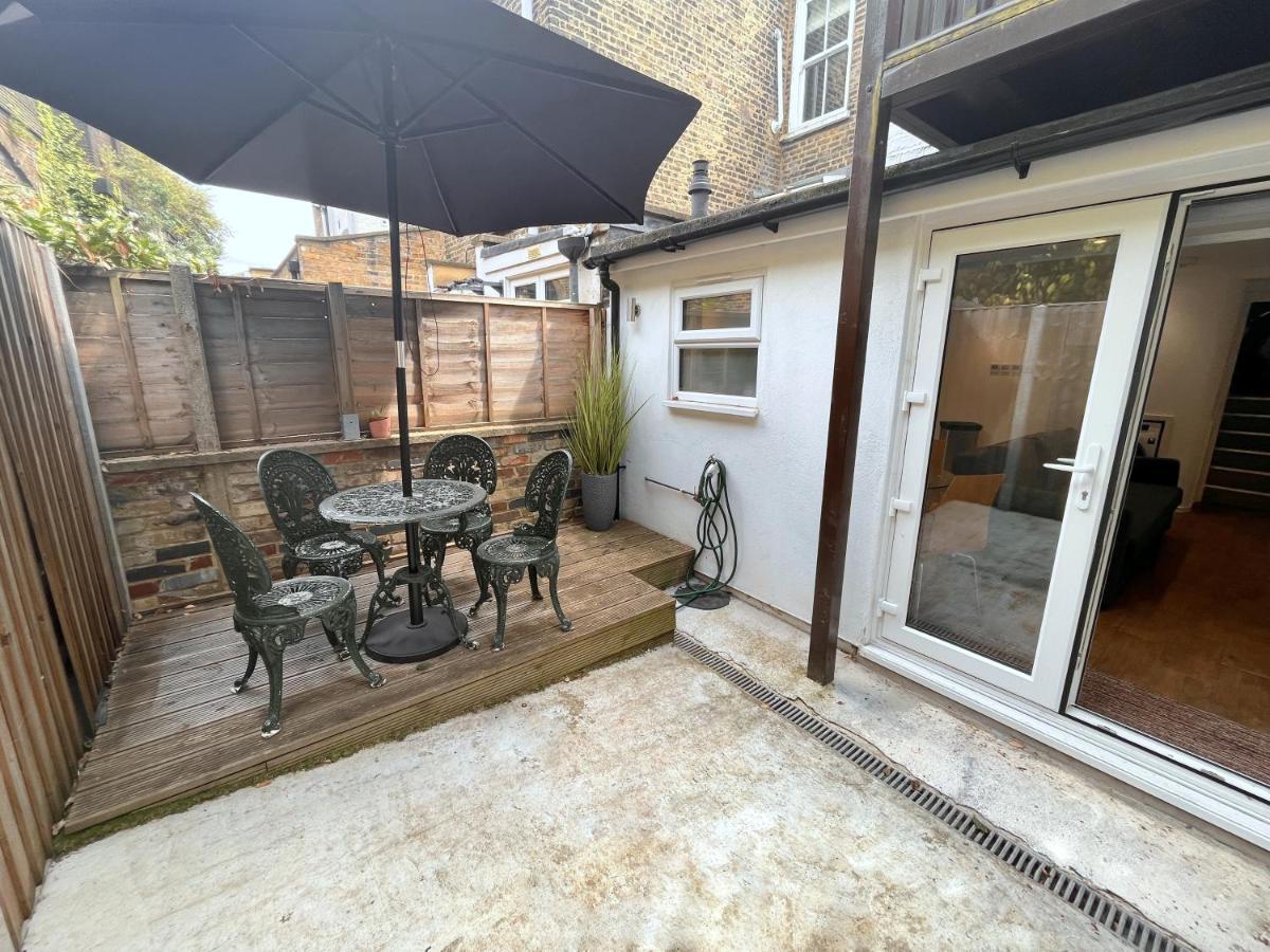 Two Bedroom Flat With Private Patio In Battersea *
