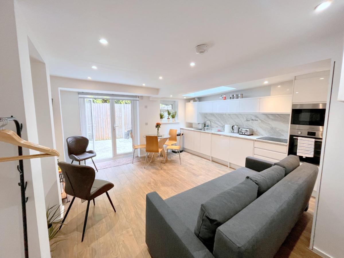 Two Bedroom Flat With Private Patio In Battersea Apartamento