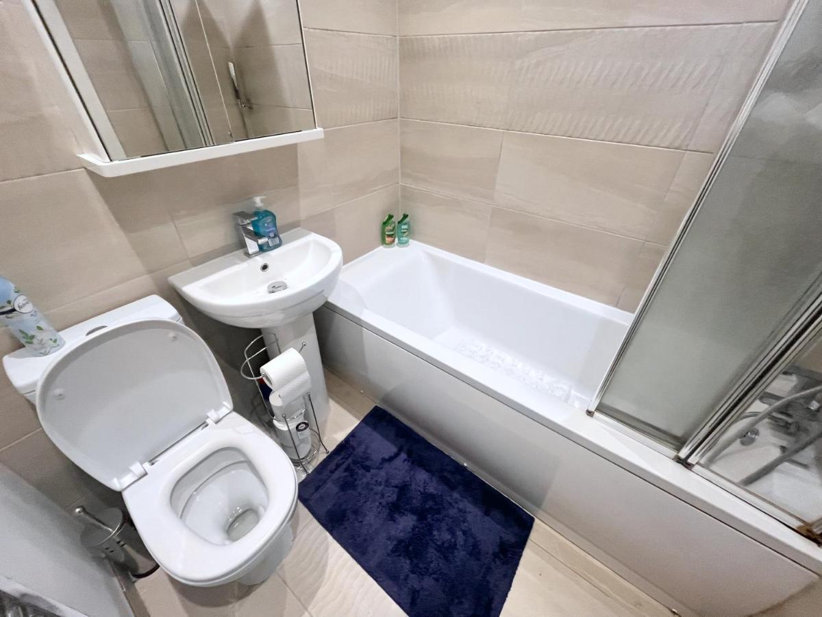 Two Bedroom Flat With Private Patio In Battersea * Londres