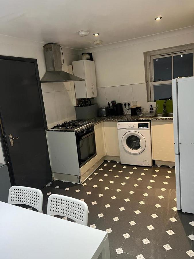 3 Bedroom Flat In King's Cross, St Pancras's. 8 People *
