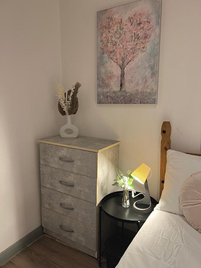 3 Bedroom Flat In King's Cross, St Pancras's. 8 People *