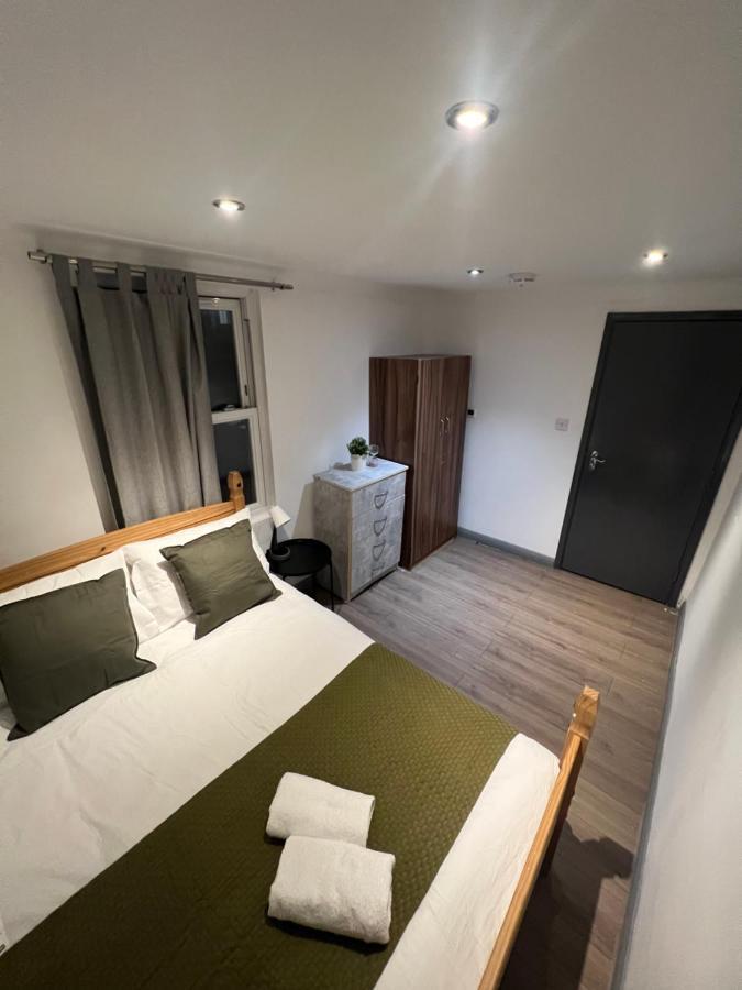 3 Bedroom Flat In King's Cross, St Pancras's. 8 People
