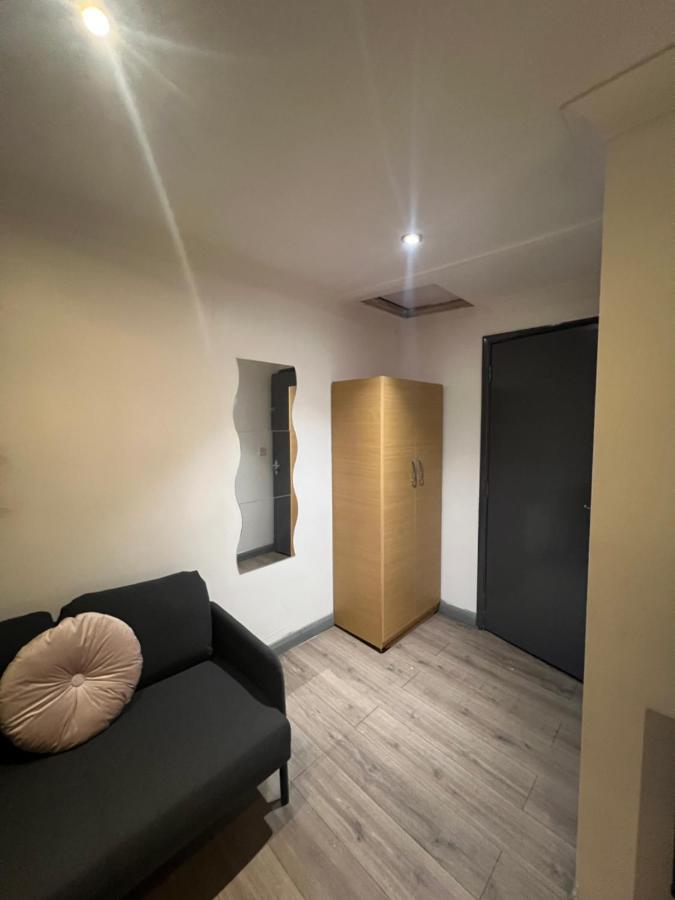 3 Bedroom Flat In King's Cross, St Pancras's. 8 People *