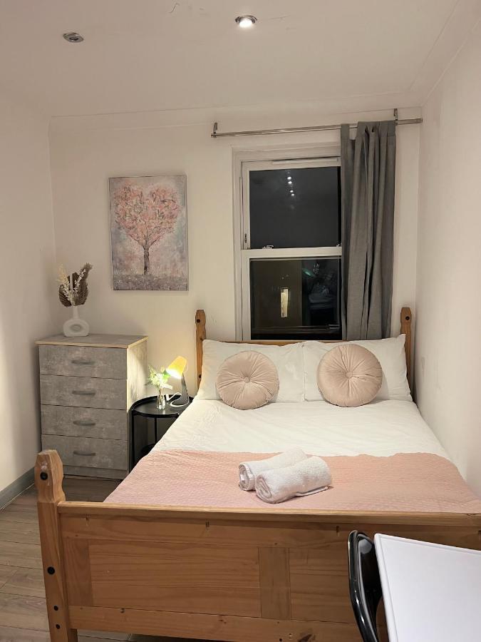 3 Bedroom Flat In King's Cross, St Pancras's. 8 People