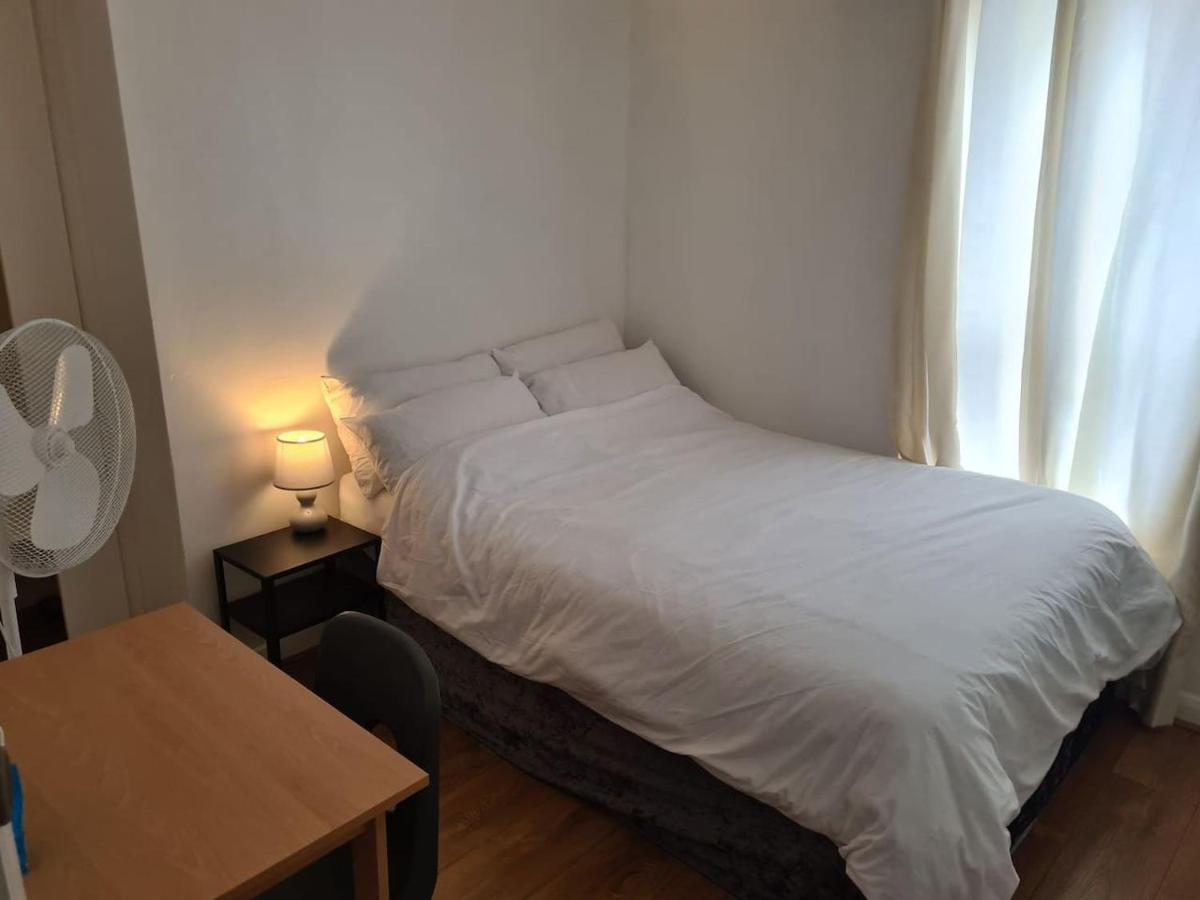 Casa de férias Tower Bridge Central: 4-bed House With Parking For 9 *