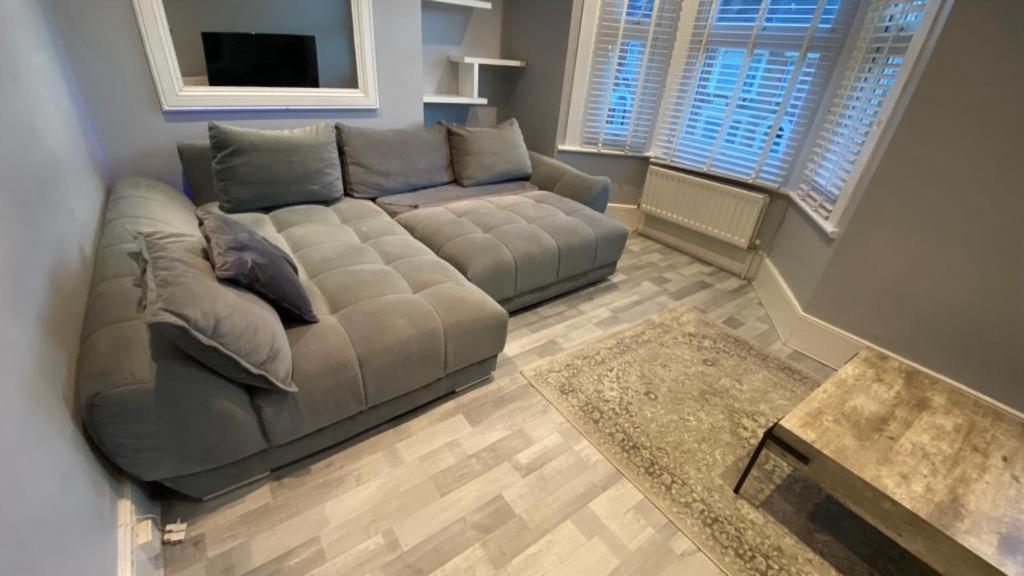 Snug Kingsize Bedroom Flat In Appartement