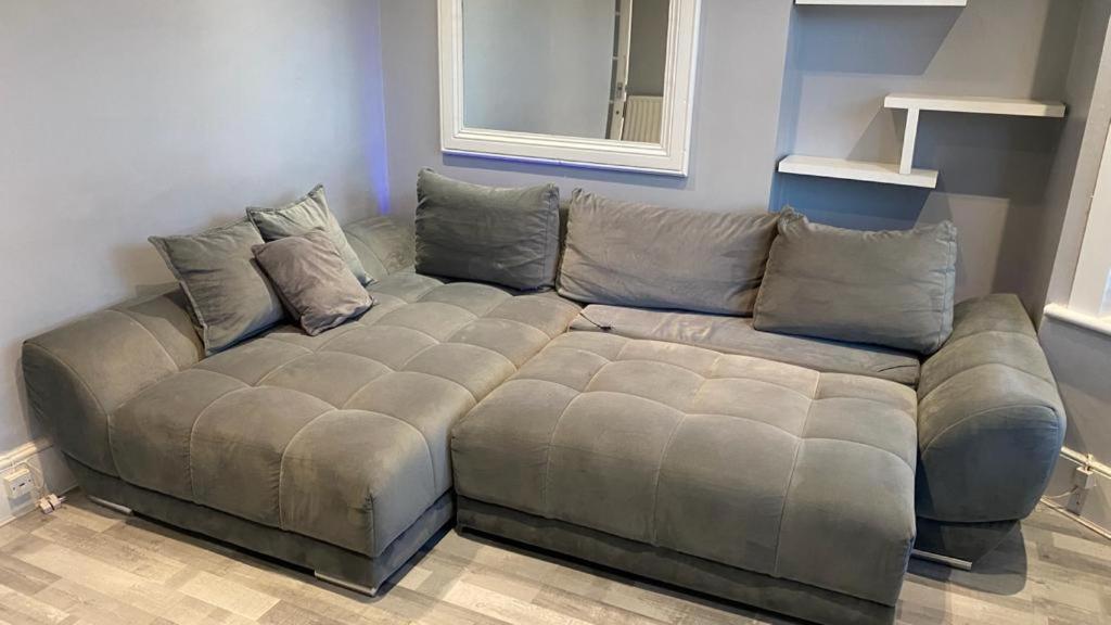 Double And Single Bedrooms In Flat * London