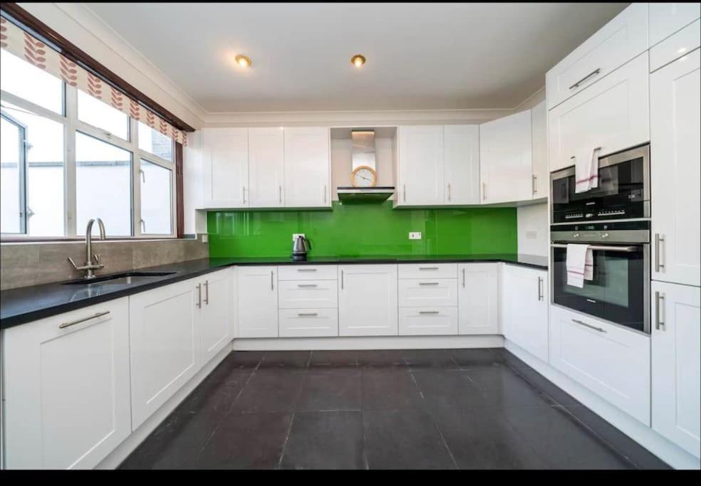 Immaculate Spacious 3 Bedrooms Flat Wembley Park *