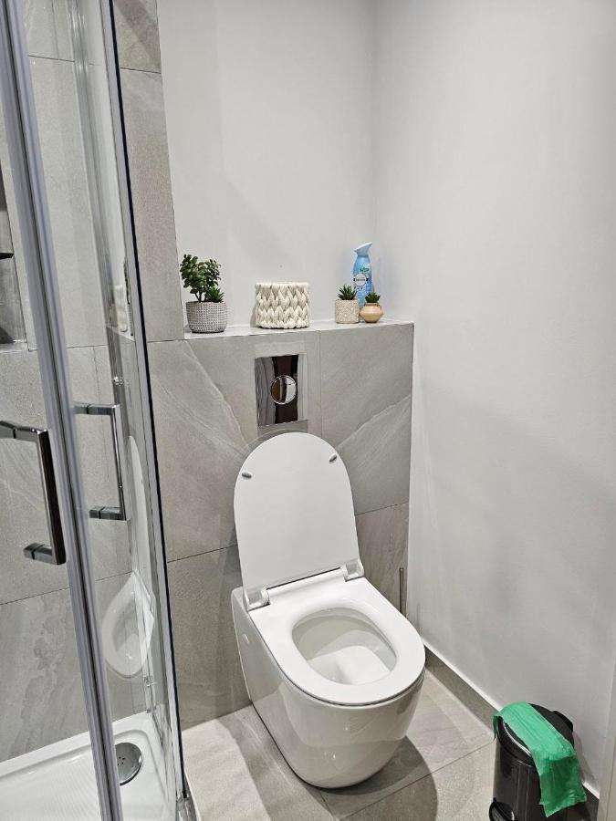 Apartment C2, Spacious 2 Bedroom Flat In Wembley *