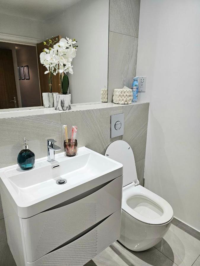 Apartment C2, Spacious 2 Bedroom Flat In Wembley London