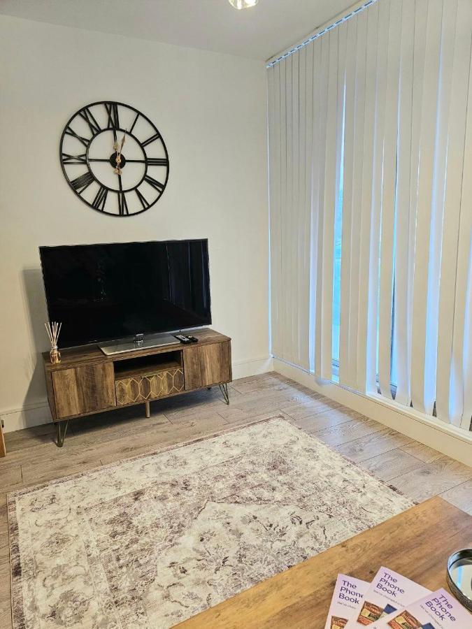 Apartment C2, Spacious 2 Bedroom Flat In Wembley *